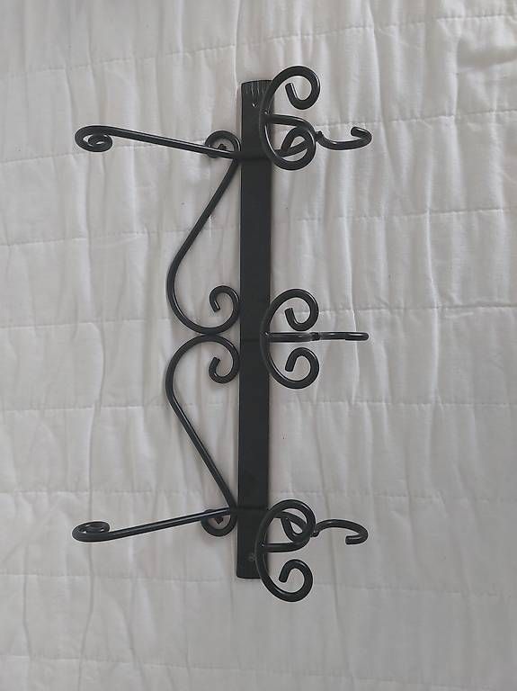 Cintres: Black coat rack – D'occasion à Baar par chr_cz2m