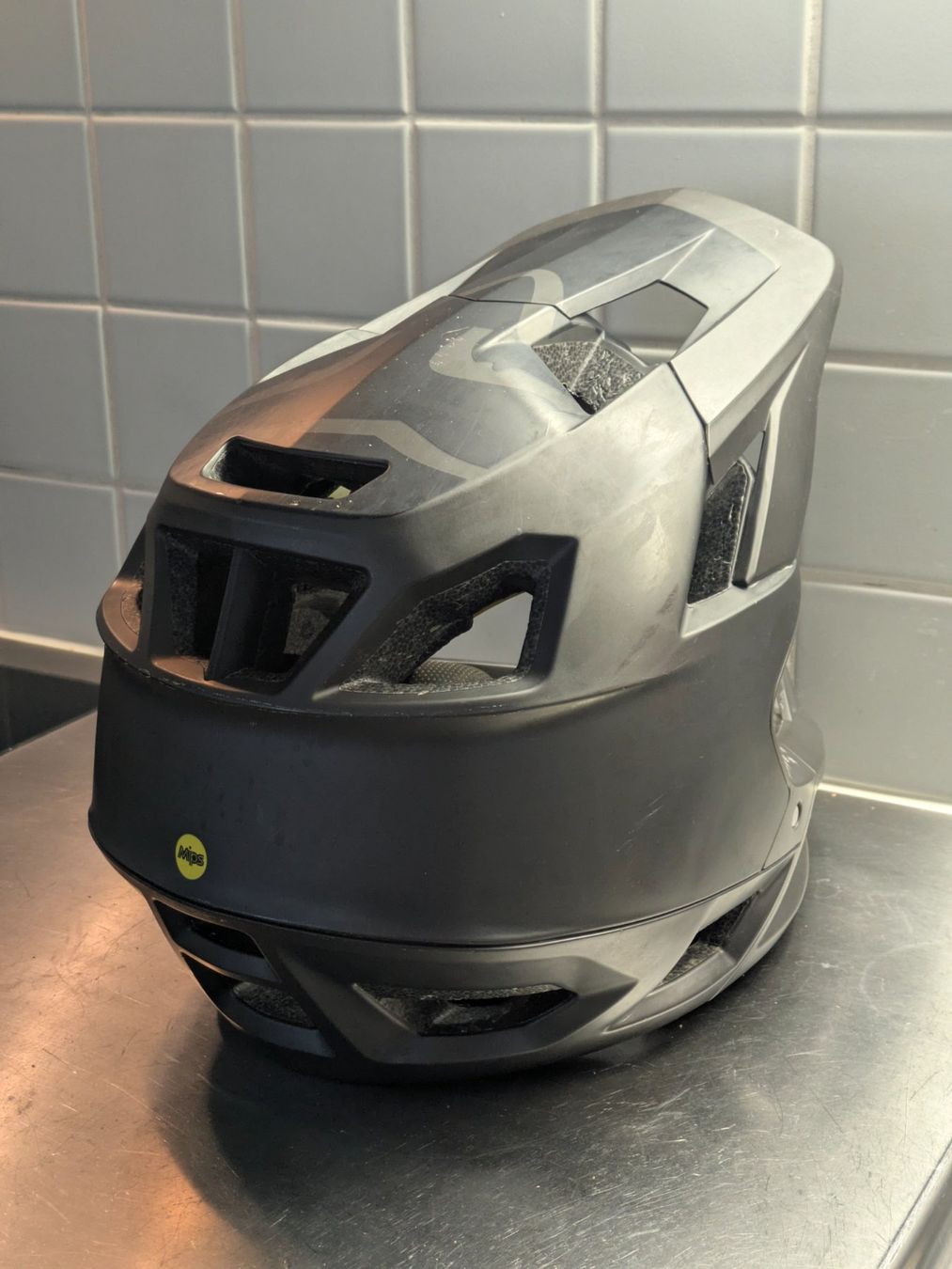 Fox Caschi: FOX Proframe MIPS Full Face Helm – Usato da Zürich venduto da megas_stephanos 3