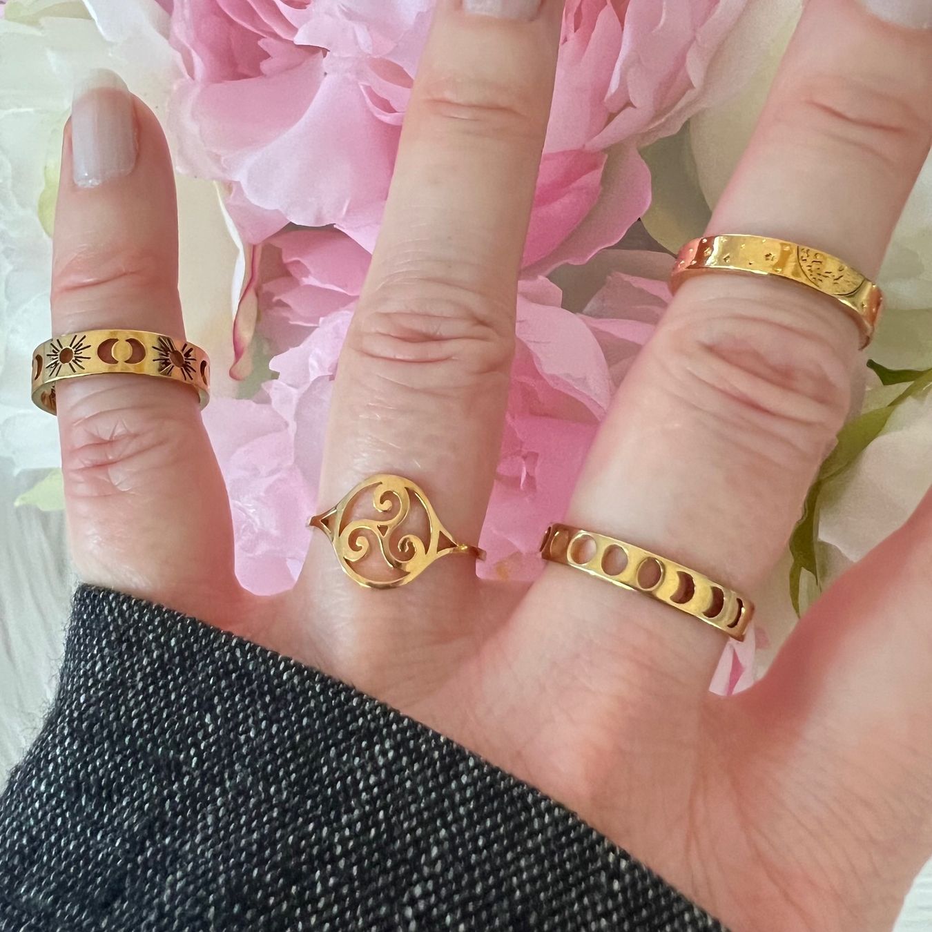 Anelli: Bague Triskell en acier inox doré – Nuovo (secondo la descrizione) da Pully venduto da sunaddict 2