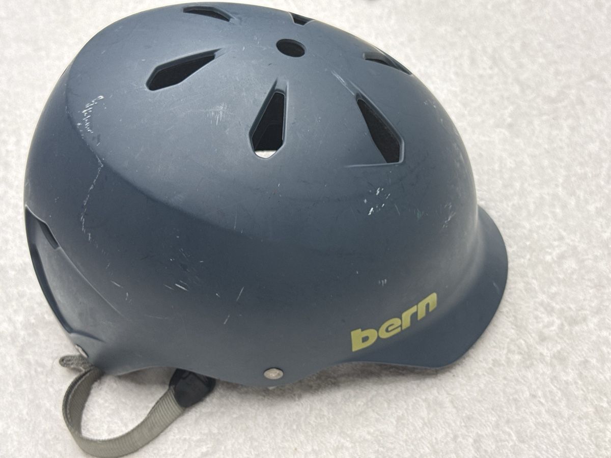 Caschi: Casque Bern  taille S occasion 52-55.5 – Usato da Chenens venduto da anasantos90 9