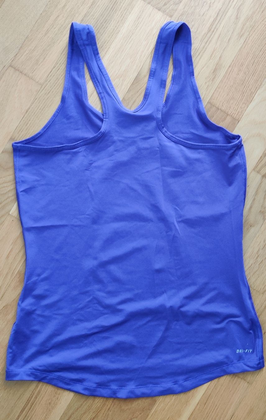 Nike Top: Nike Pro Top – Nuovo (secondo la descrizione) da Roggwil BE venduto da sun_26kg 1