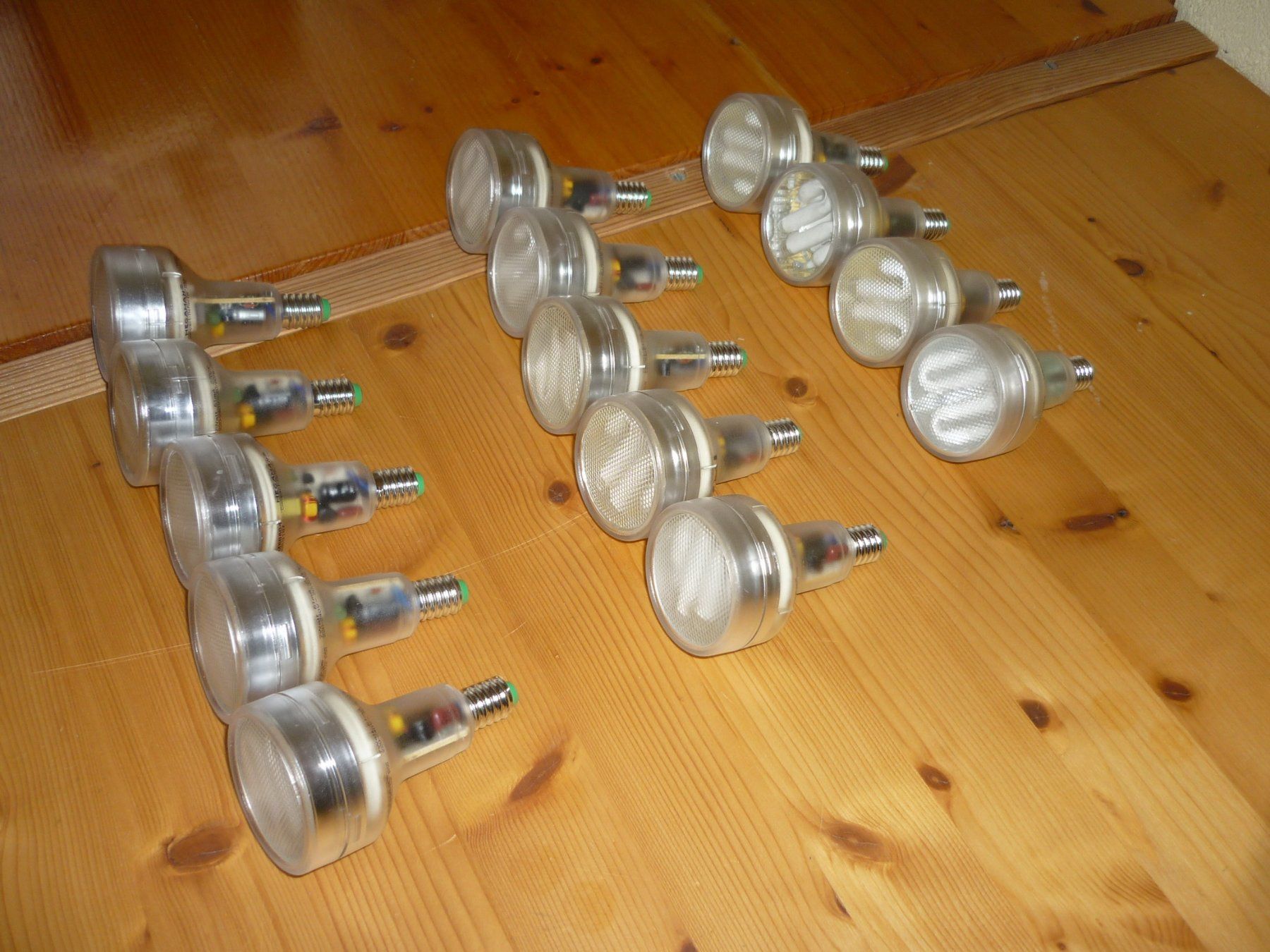 Lampade: 14 Sparlampen 7 Watt – Usato da Dietikon venduto da Lime9 1