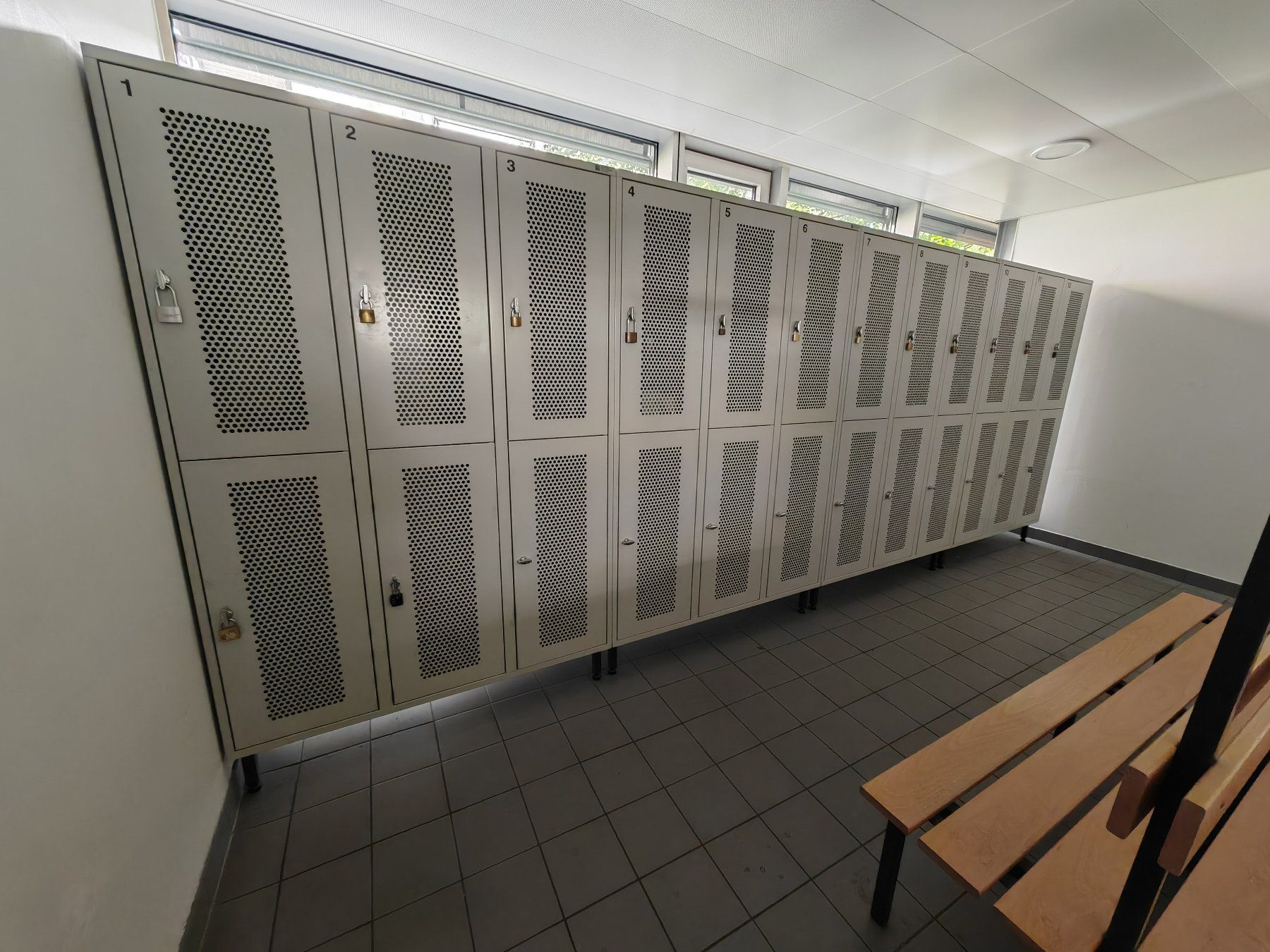Schränke: 2x Komplette Spindwand – Gebraucht aus Bern von Sudowudo