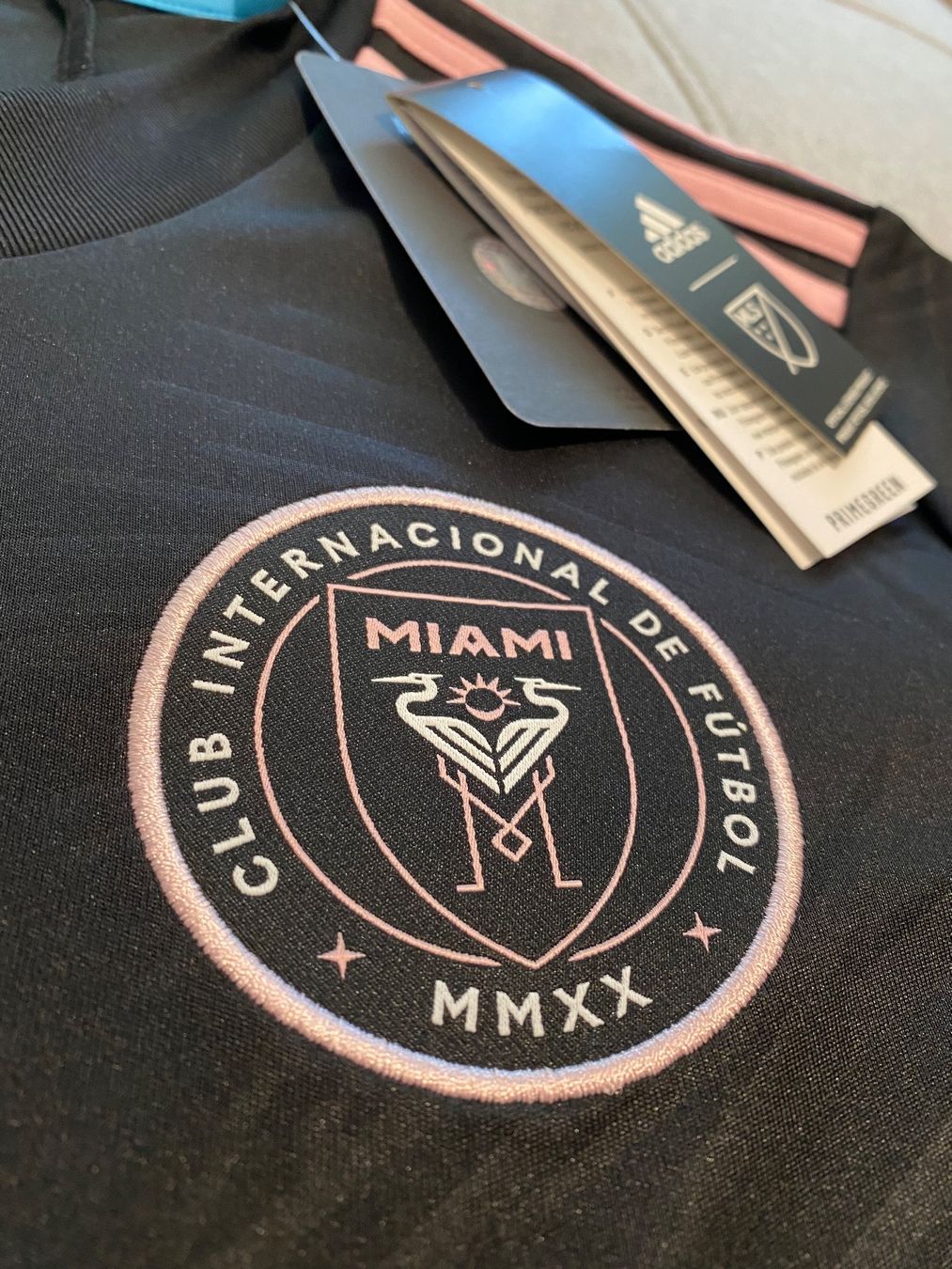 Adidas Canottiere & Pantaloni: Inter Miami Trikot - Original & Neu – Nuovo e nell'imballaggio originale da Rossemaison venduto da Carduelis 1