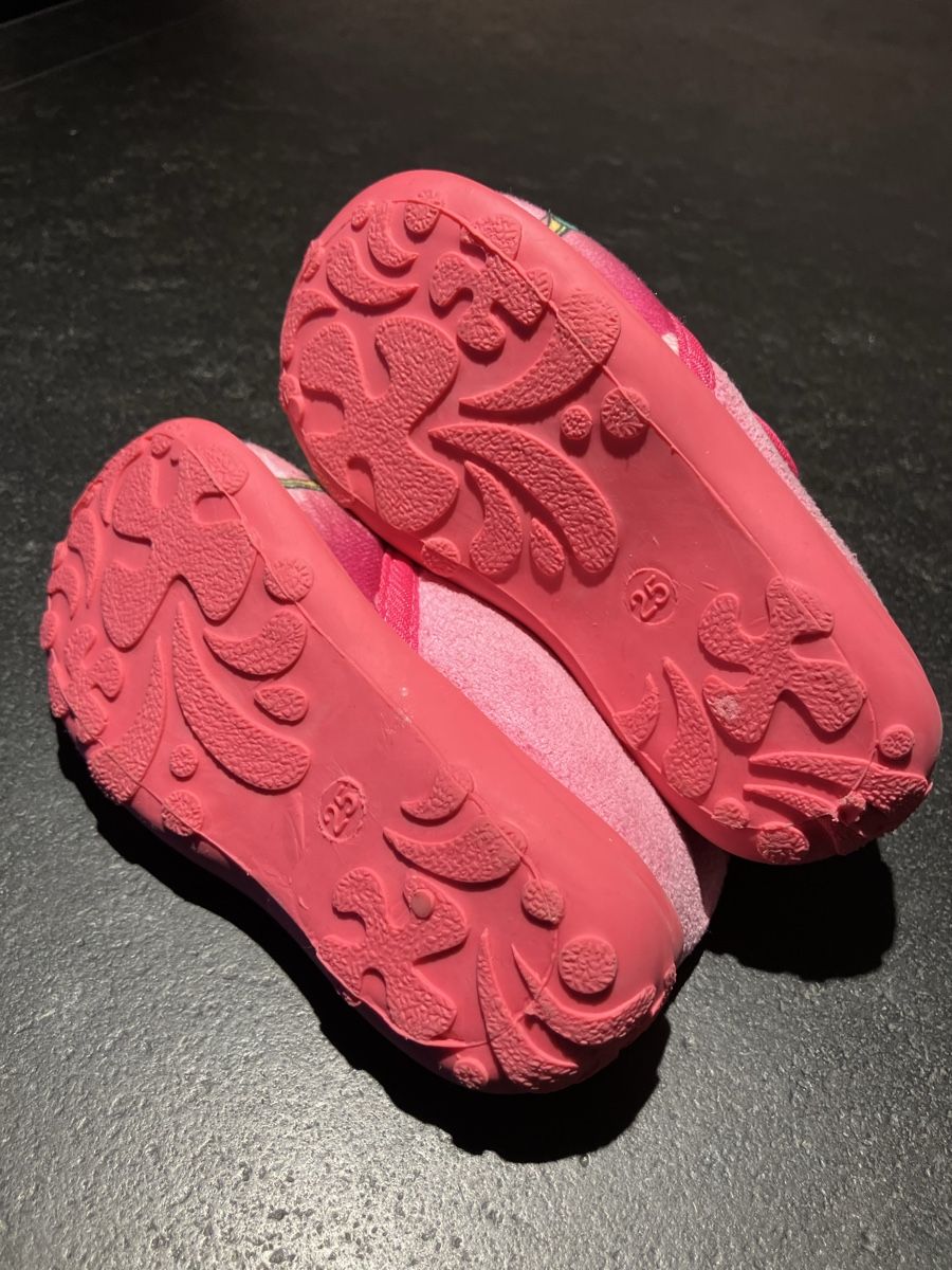 Scarpe per ragazzi: Hausschuhe für Kinder – Usato da Brione s. Minusio venduto da masciab 1