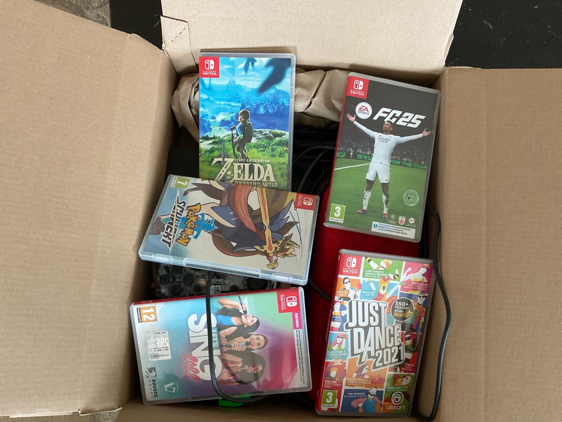 Nintendo Console: Nintendo Switch Bundle mit 9 Spielen & 3 Controller – Top! – Usato da Uster venduto da Bhuse 2