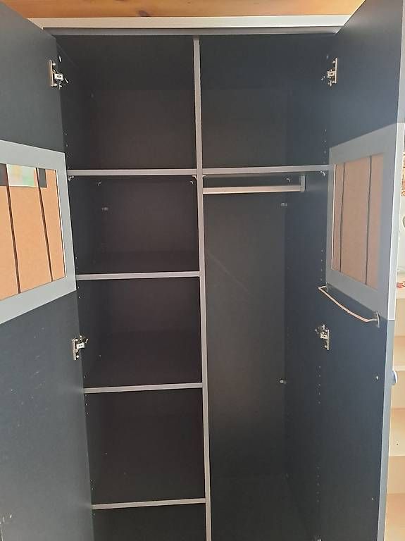 Armoires: Kleiderschrank  – D'occasion à Bazenheid par ste_8ycz 2