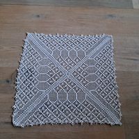 Handgemachte Tischdecke, Deckchen, Häkelarbeit, Vintage 