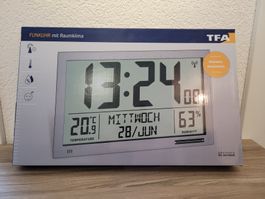 Horloge murale XL radio pilotée TFA neuve jamais utilisée