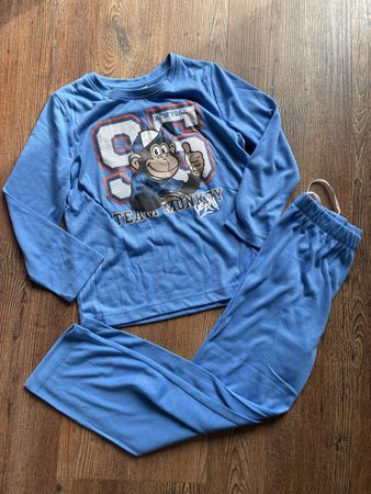 Schönes Pyjama Gr. 110/116, Neu