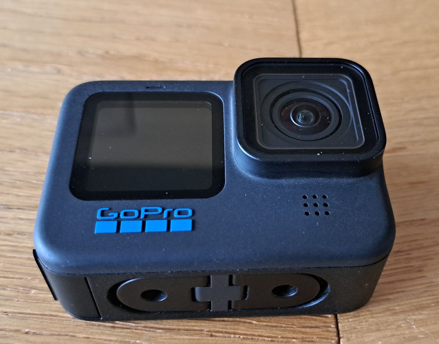 Action Cam: GoPro Hero 10 Black mit umfangreichem Zubehör – Nuovo (secondo la descrizione) da Rothrist venduto da Mogli7474