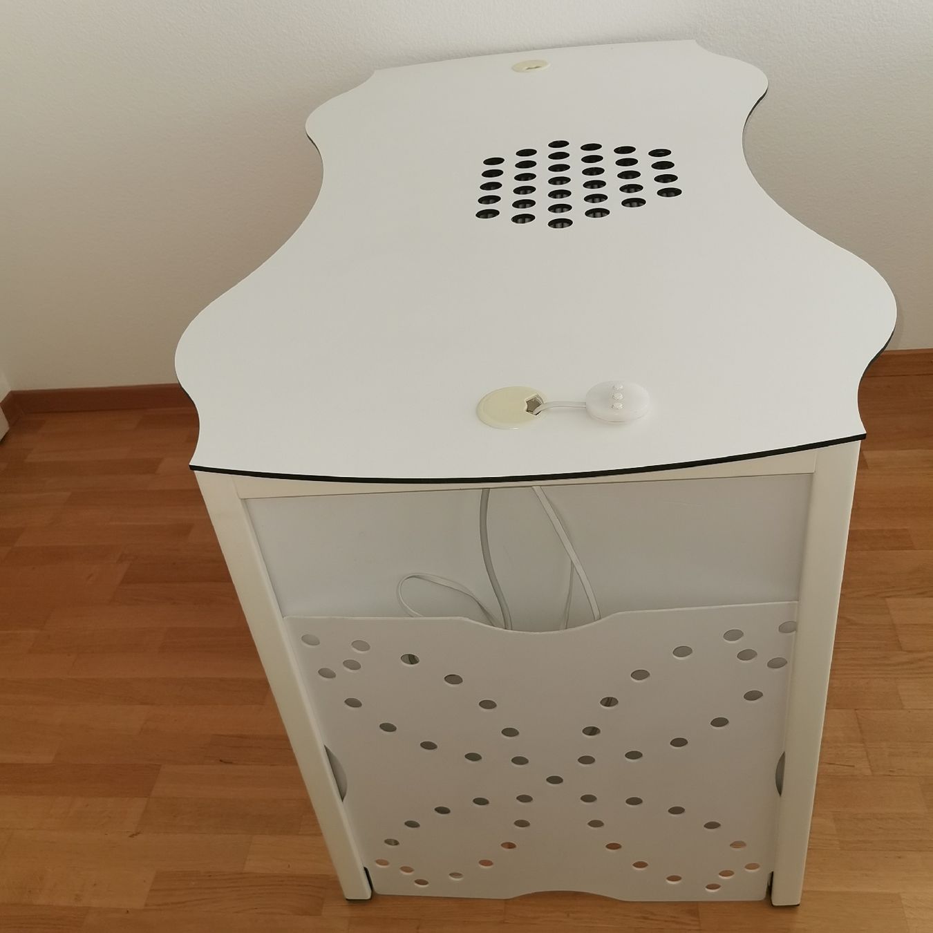 Künstliche Fingernägel: Nageltisch von Jenny Swiss – Gebraucht aus Pfäffikon SZ von pascha2525 1