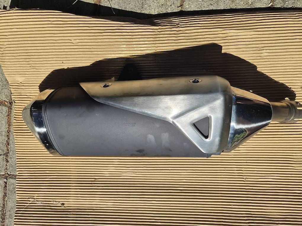 Suzuki Sistemi di scarico: Auspuff Suzuki GSR 750 – Usato da Rüegsauschachen venduto da Ctba82