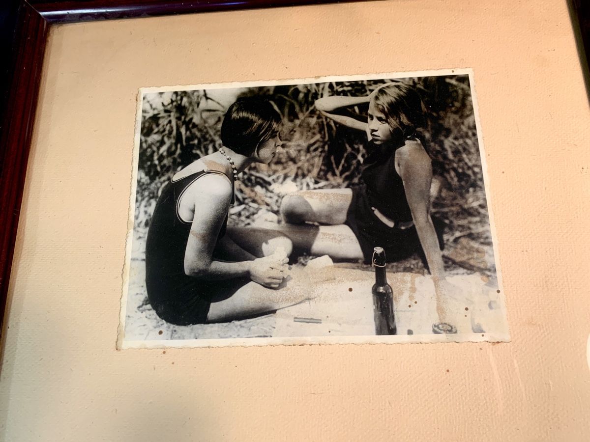 Foto & Immagini: Zwei deutsche Mädchen beim Picknick -  Bauhaus? – Usato da Steinmaur venduto da Flashy01 2