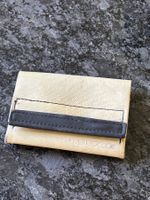 Freitag Portemonnaie – 11 x 8 cm – Creme mit blauen Akzenten