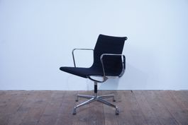 Vitra Eames Alu Chair EA108 Hopsak nero