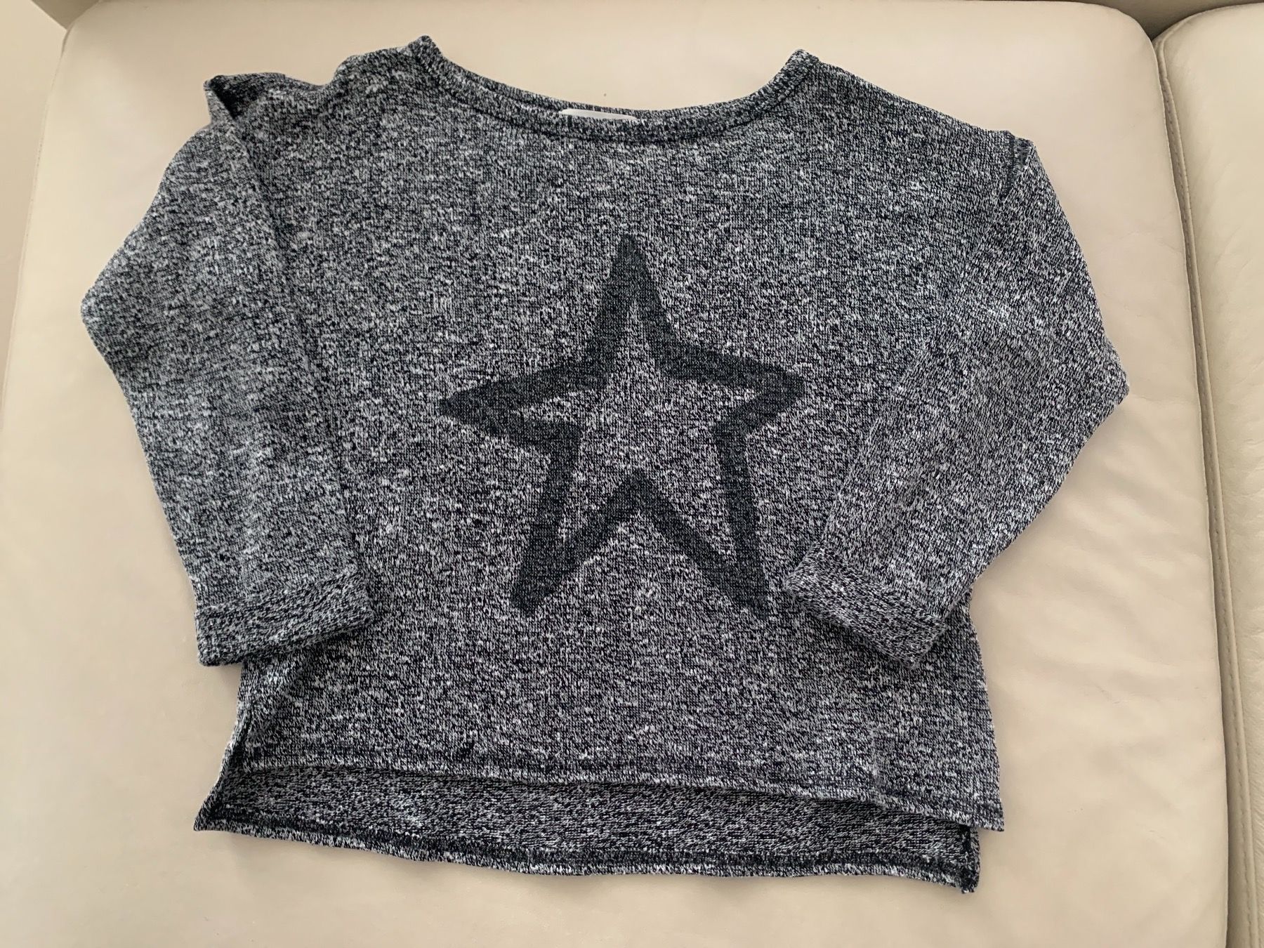 H&M Pullover & Sweatshirts: H&M Grauer Pulli gr 140 – Gebraucht aus Adligenswil von Phoenix2017