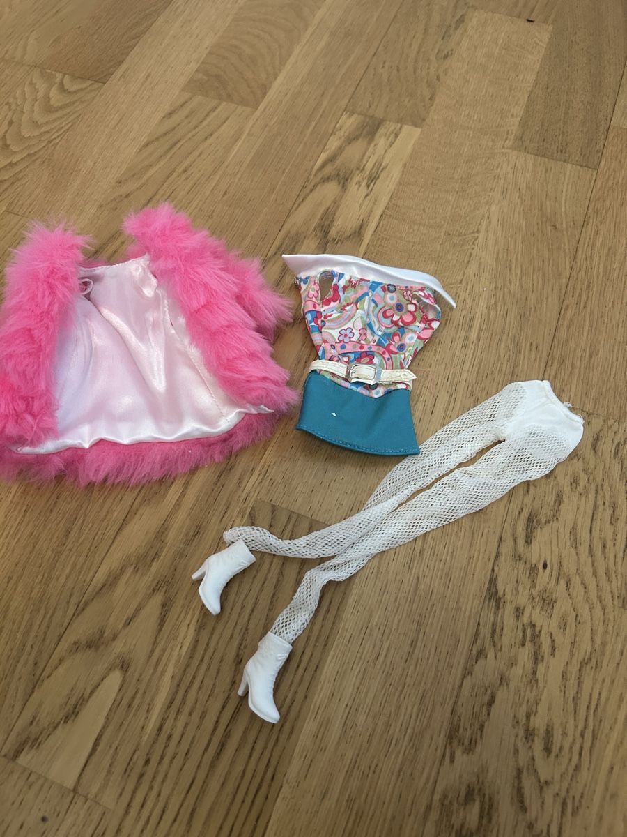 Bambole: Barbie Kleider Set mit tollem Mantel – Usato da Thalwil venduto da Centrone 2