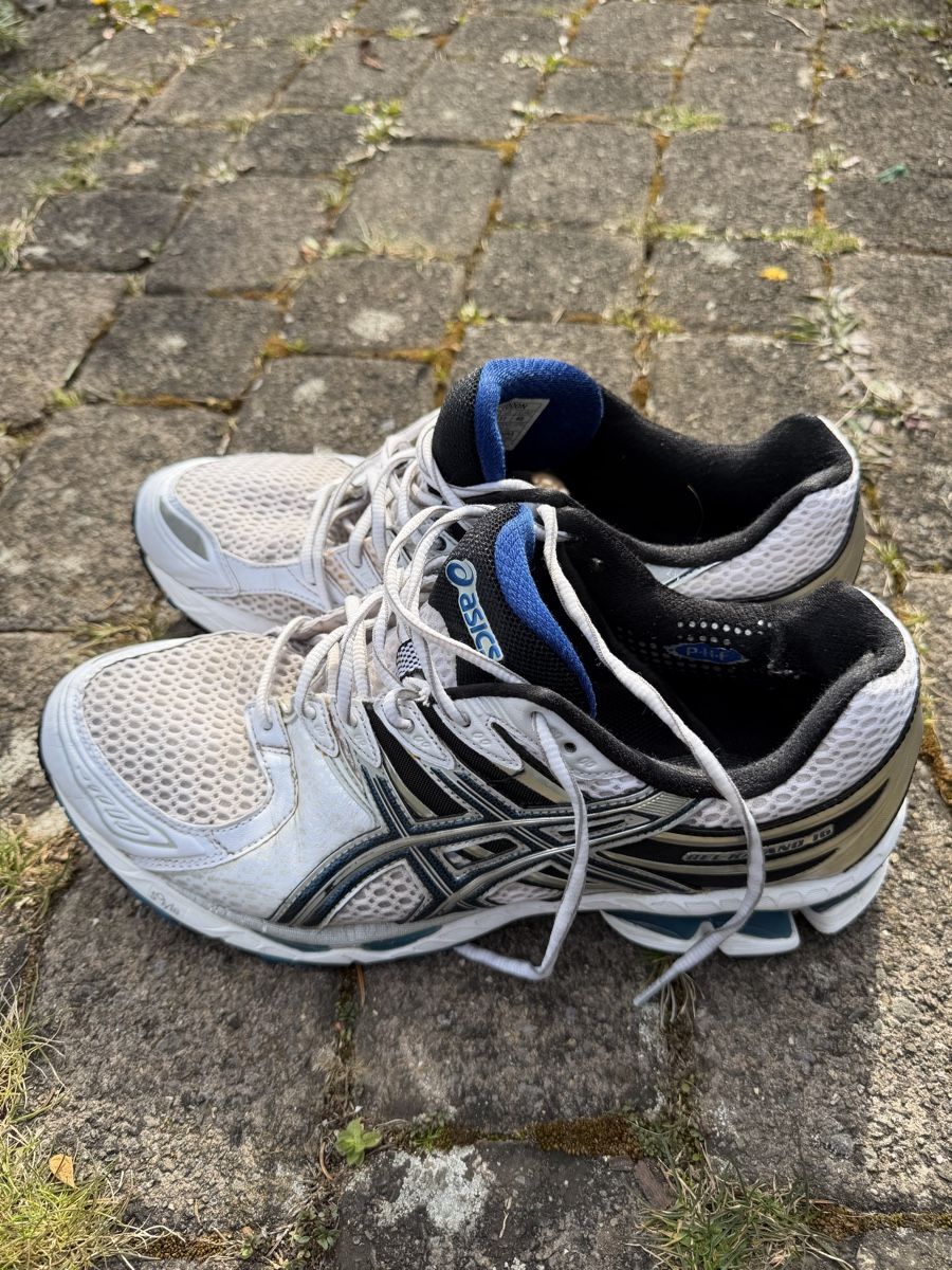 Asics Herrenschuhe: Asics Gel Kayano 16 aus 2010 Gr. 45 – Gebraucht aus Effretikon von Saendu24