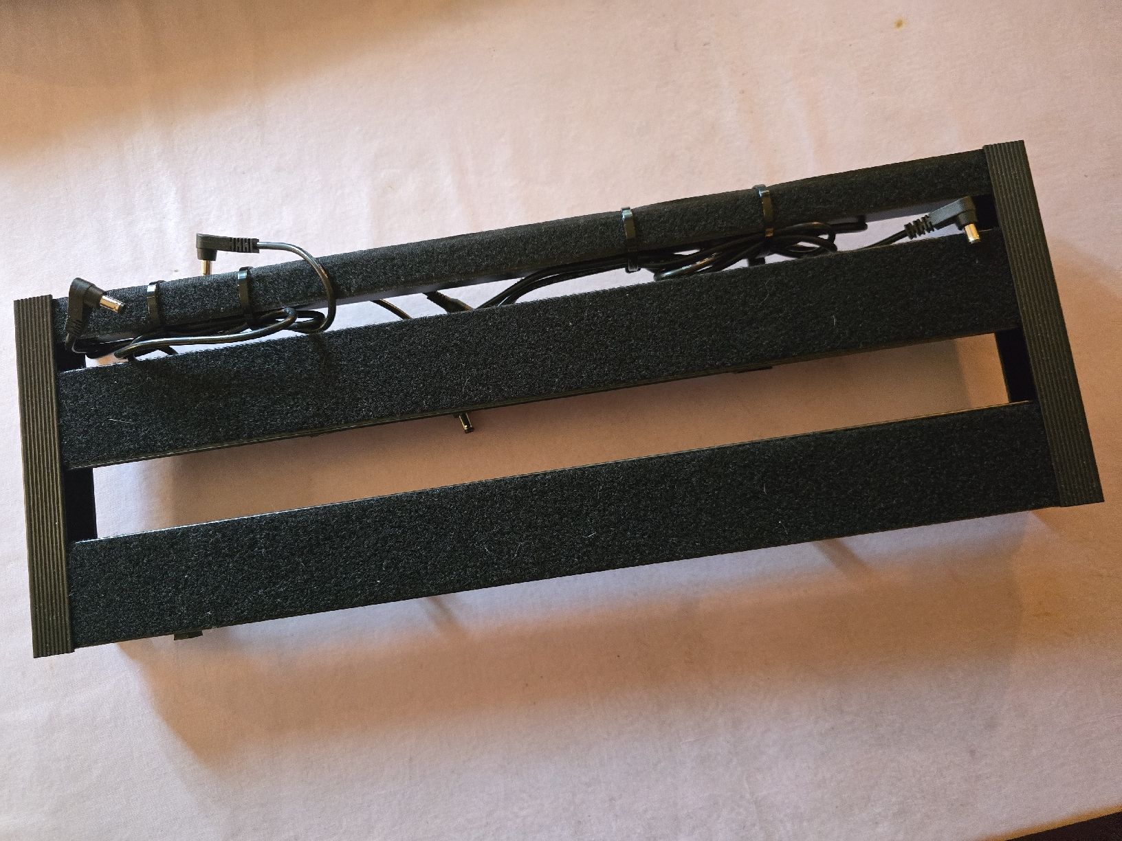 Harley Benton Strumenti musicali: PEDALBOARD KLEIN MIT TASCHE .. HARLEY BENTON – Usato da Zürich venduto da Antiquedealer