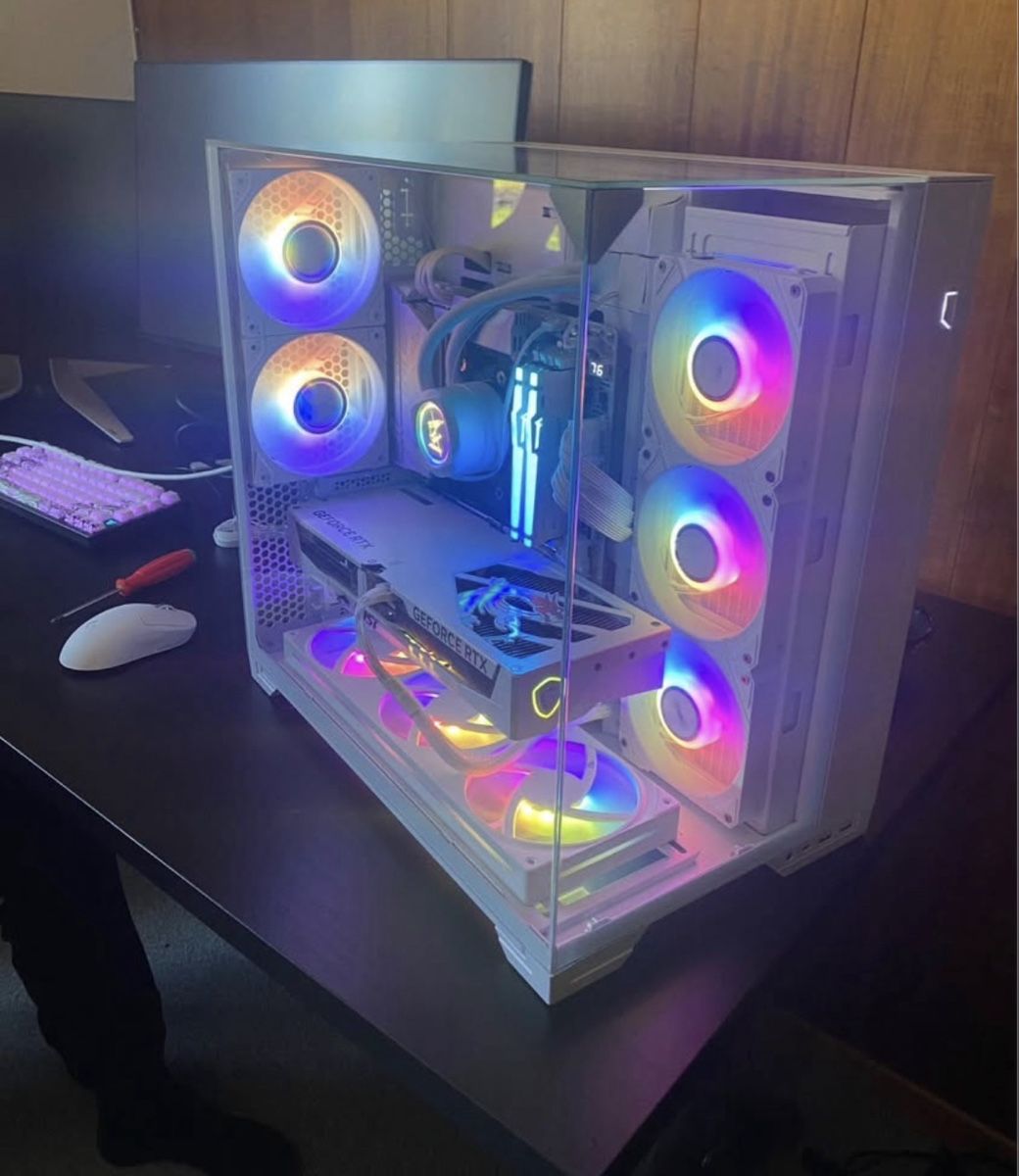 PC: Gaming PC full white 5070 TI – Nuovo (secondo la descrizione) da Wienacht-Tobel venduto da Jrity 4