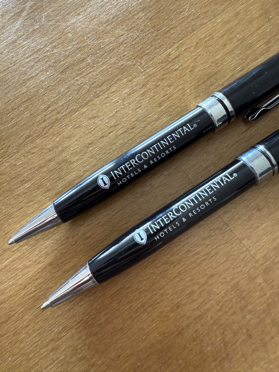 Penna & Evidenziatori: Lot de 2 stylos Hotel Intercontinental noirs – Usato da Lausanne venduto da Stephaniesdressing 1
