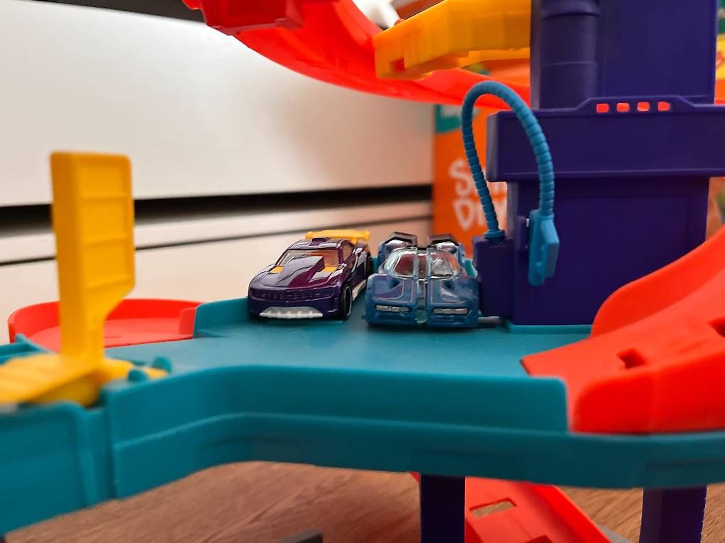 Jouets: Hot Wheels Bahn mit 3 Autos  – D'occasion à Mühlethurnen par JackyCindy 3