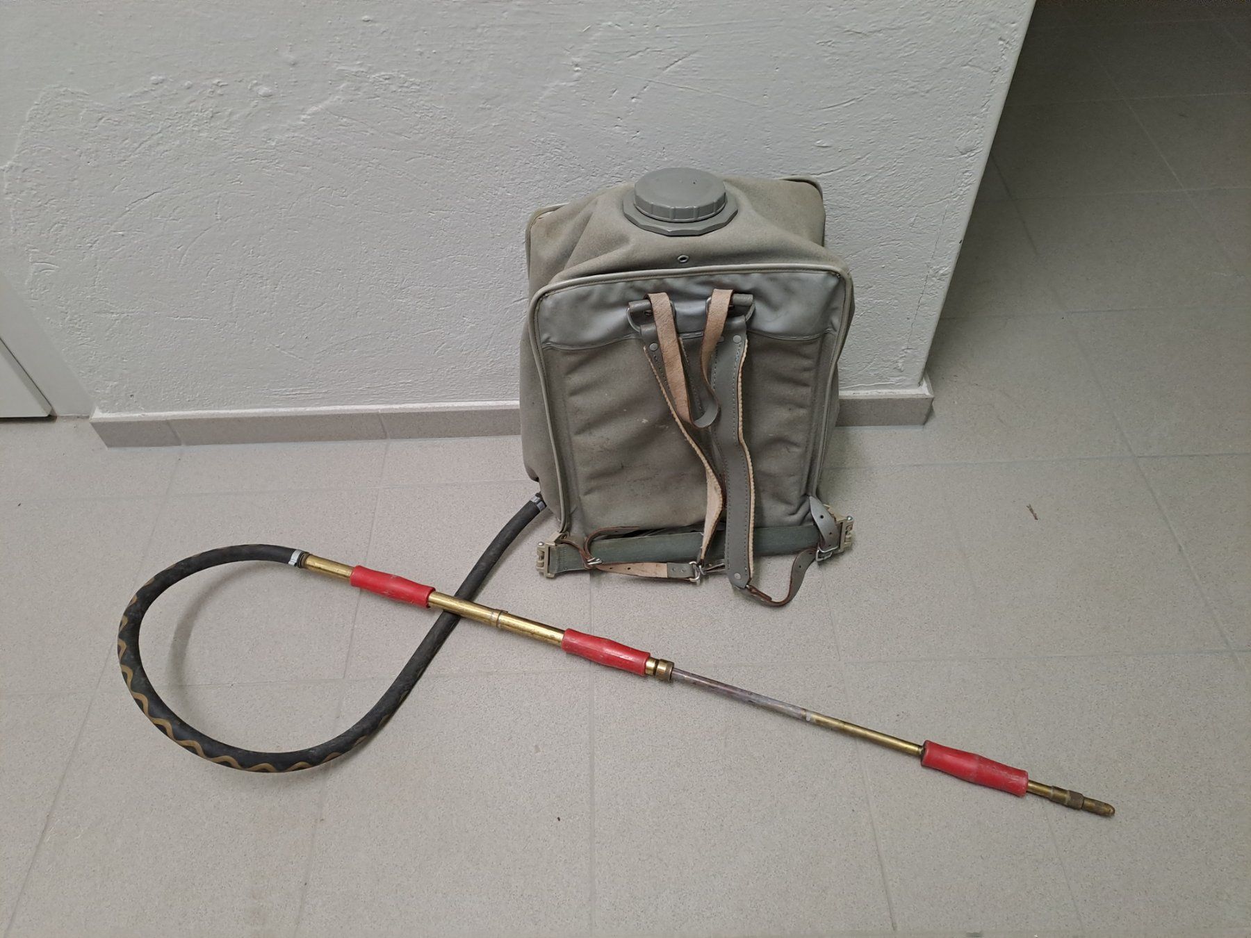 Schweizer Armee Zaini: ABC Entgiftungsrucksack, nicht ganz dicht. – Usato da St.Gallen venduto da Infanteriewerk