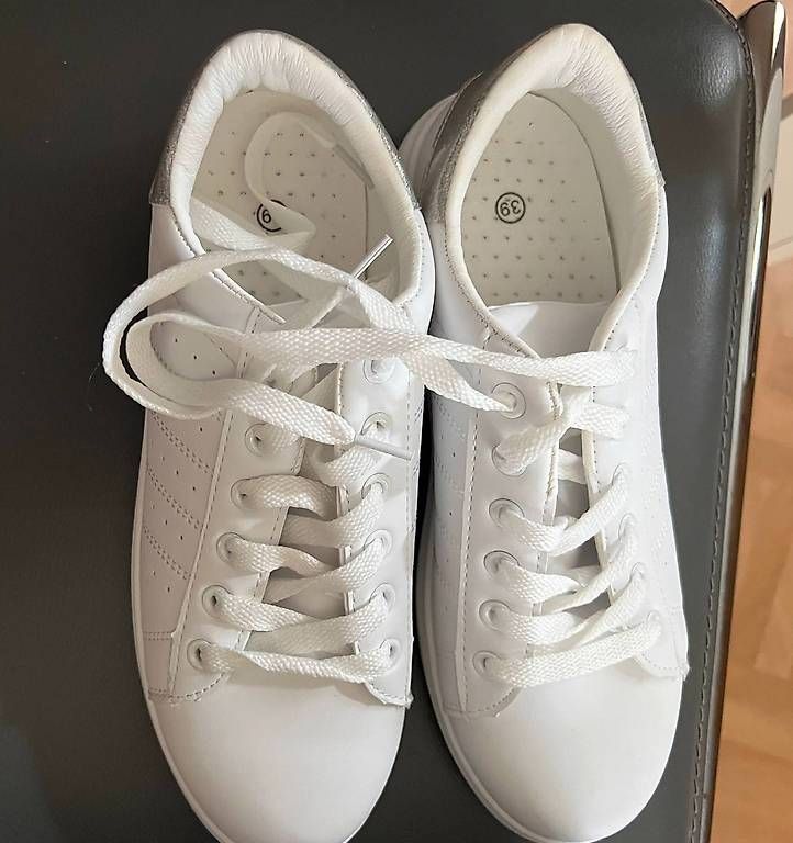 Damenschuhe: Damen-Halbschuhe – Gebraucht aus Strengelbach von Luftschutzsoldat