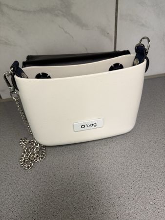 Handtasche O bag weiss schwarz mit Kette guter Zustand