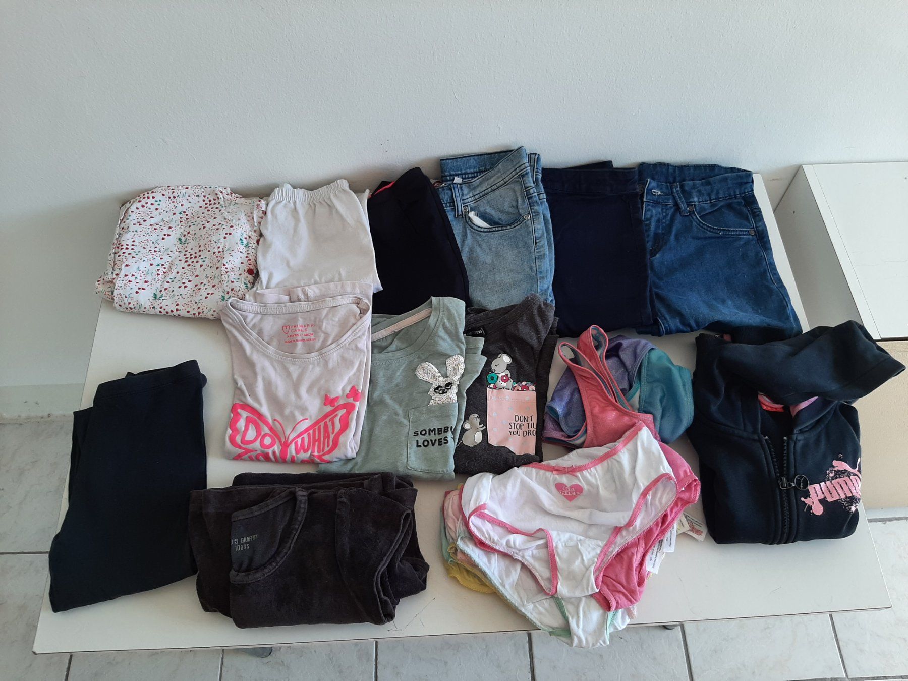 Lotti & Set di vestiti: Kleiderpaket gr 140 – Usato da Brissago venduto da lucabell