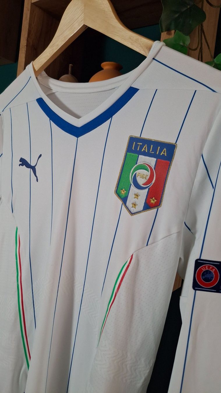 Puma Canottiere & Pantaloni: Italie maillot player version 2014 world cup – Usato da Yverdon-les-Bains venduto da flo_8fgr 1