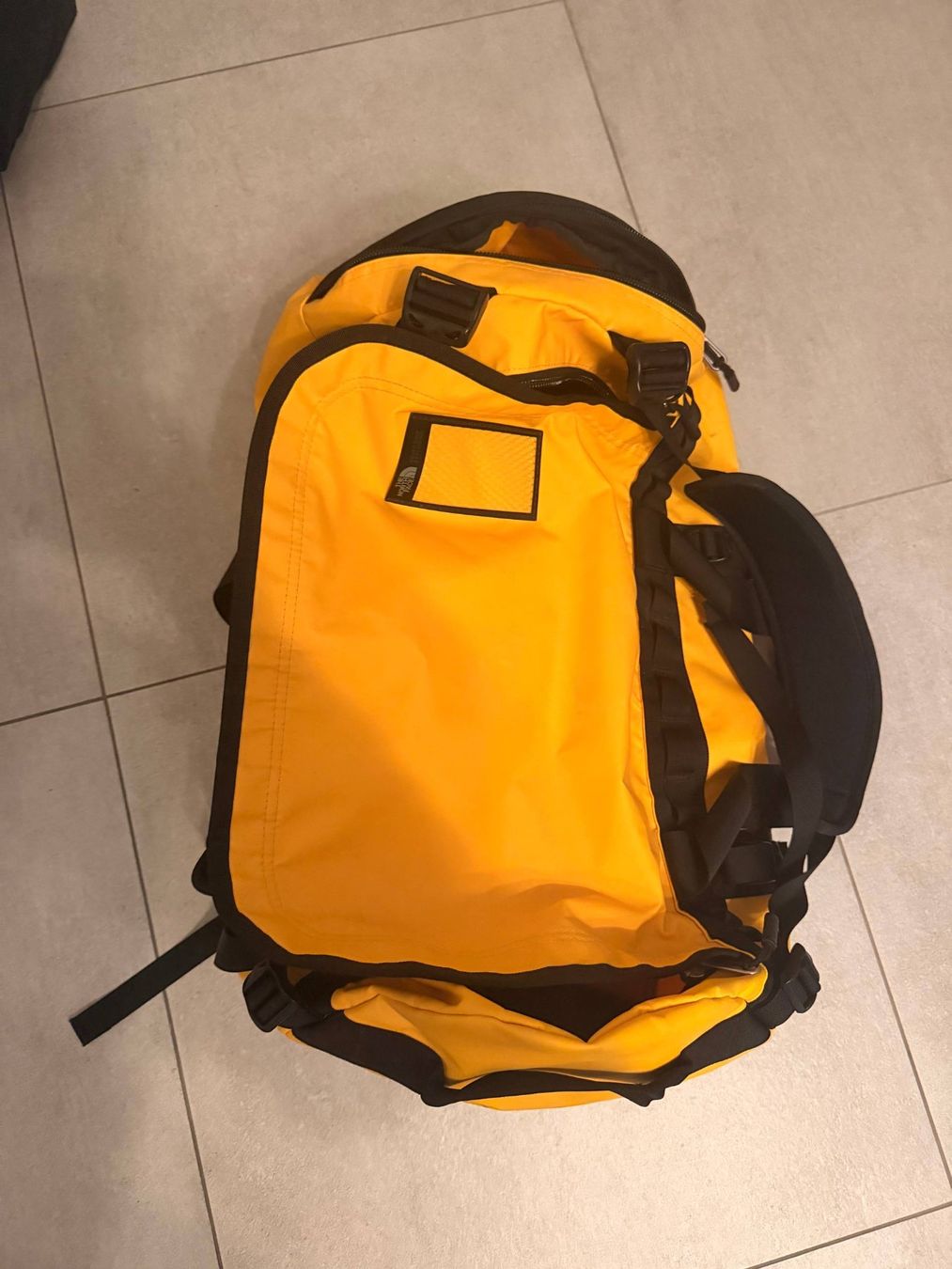 North Face Zaini: The North Face BASE CAMP - gold/black – Usato da Losone venduto da PatrickV