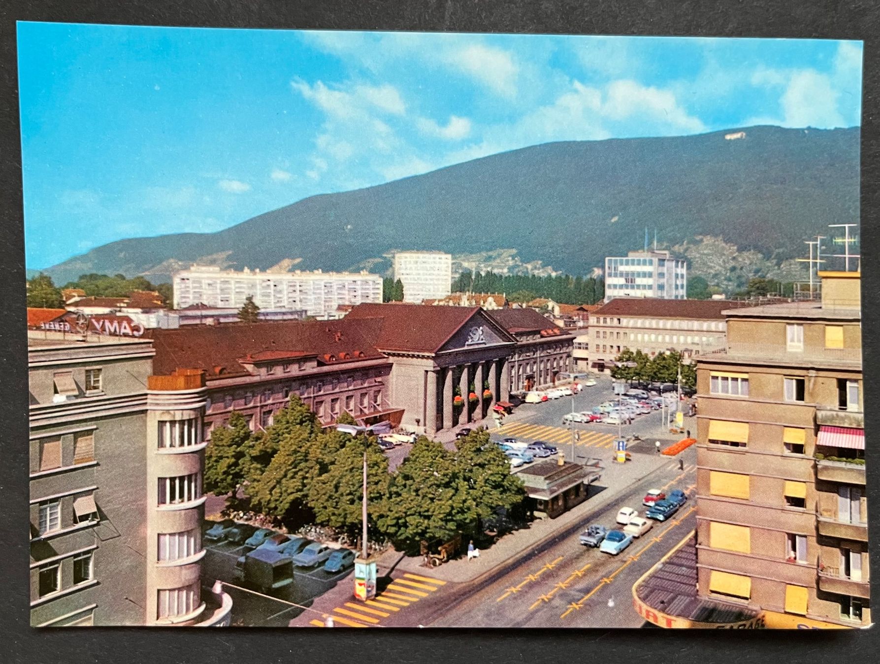 Cartoline postali: Biel-Bienne/ Bahnhofplatz Oldtimer Auto, ca, 1970 – Usato da Wabern venduto da DaxKarten-75