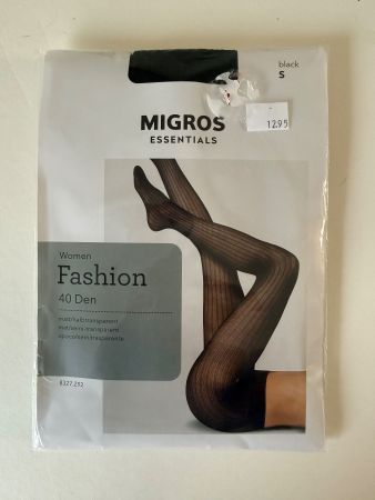 MIGROS Essentials, Strumpfhose Fashion, Gr. S, Längsmuster