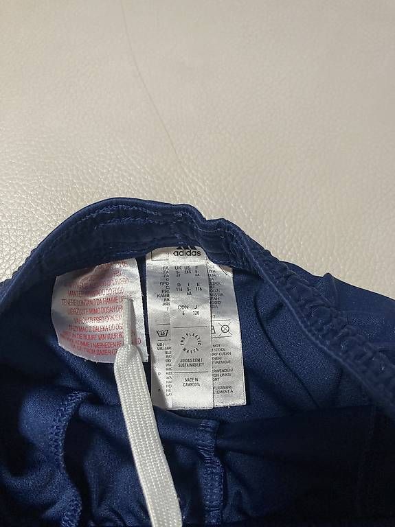 Pantaloni: Adidas Shorts 116 – Usato da Haldenstein venduto da meladin 2