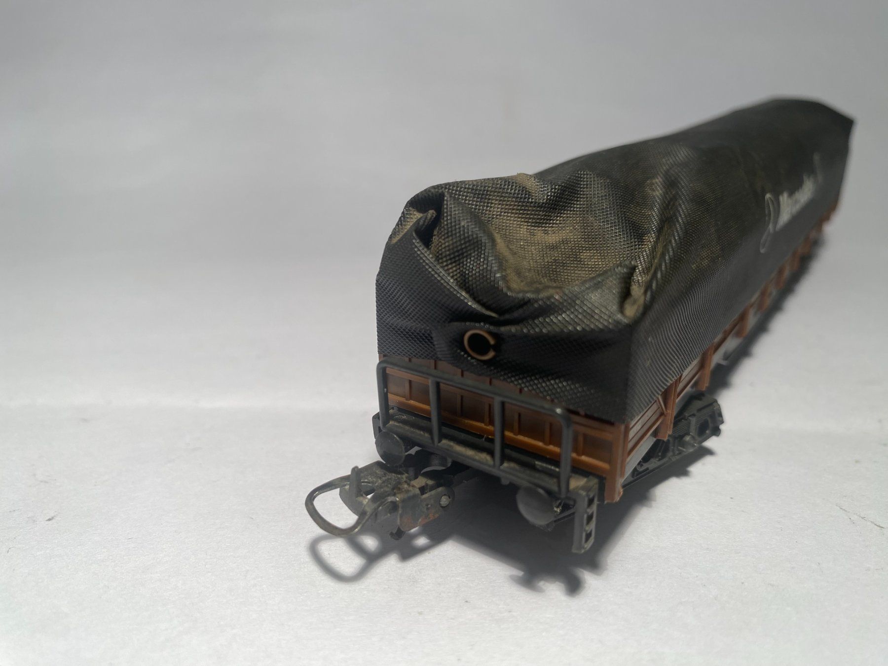 Lima Modellini di ferrovie: LIMA Güterwagen mit MERCEDES Blache, DC Achsen – Usato da Buchrain venduto da Modellbahn11 3