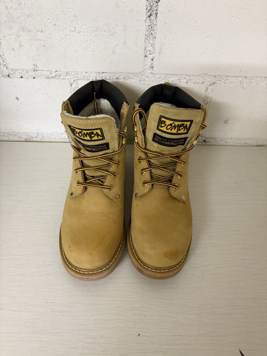 Scarpe da uomo: Winterschuhe BOMBA Größe 42 – Usato da Thun venduto da jeff070