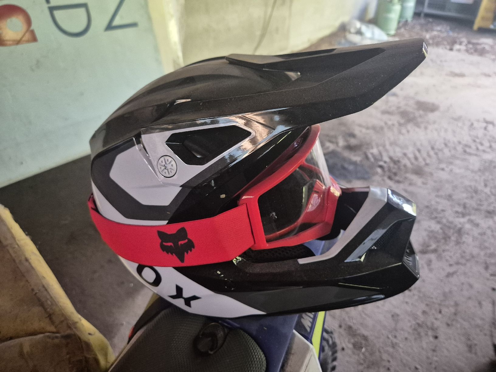 Fox Helme & Visiere: Motorrad Helm – Gebraucht aus Grindelwald von Turbo2001