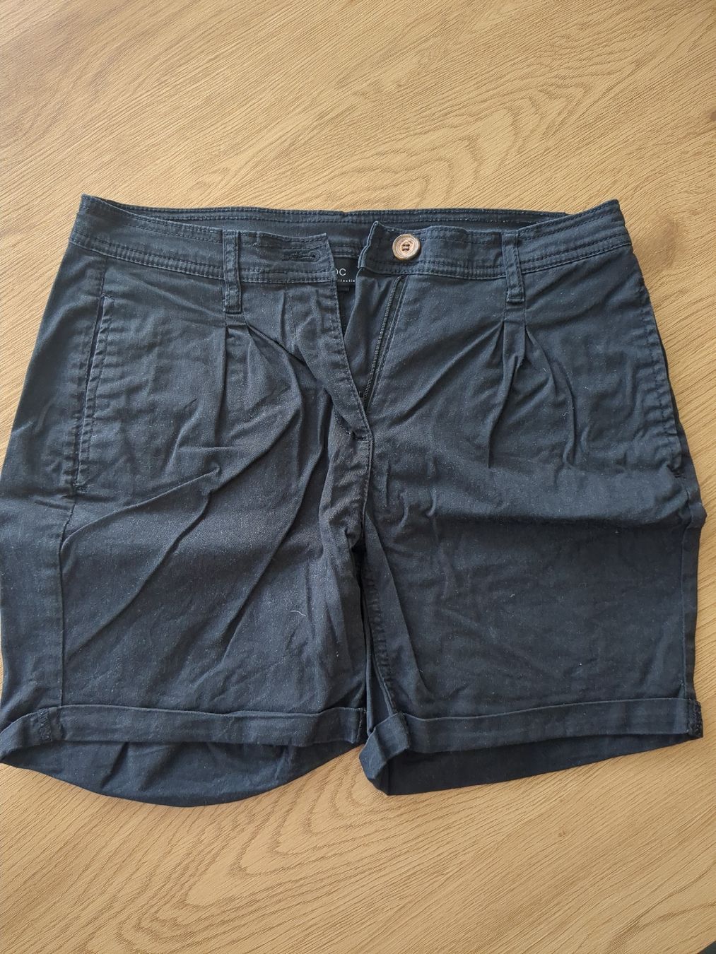Hosen: Stoffshorts Grösse 38 – Gebraucht aus St. Gallen von tj19