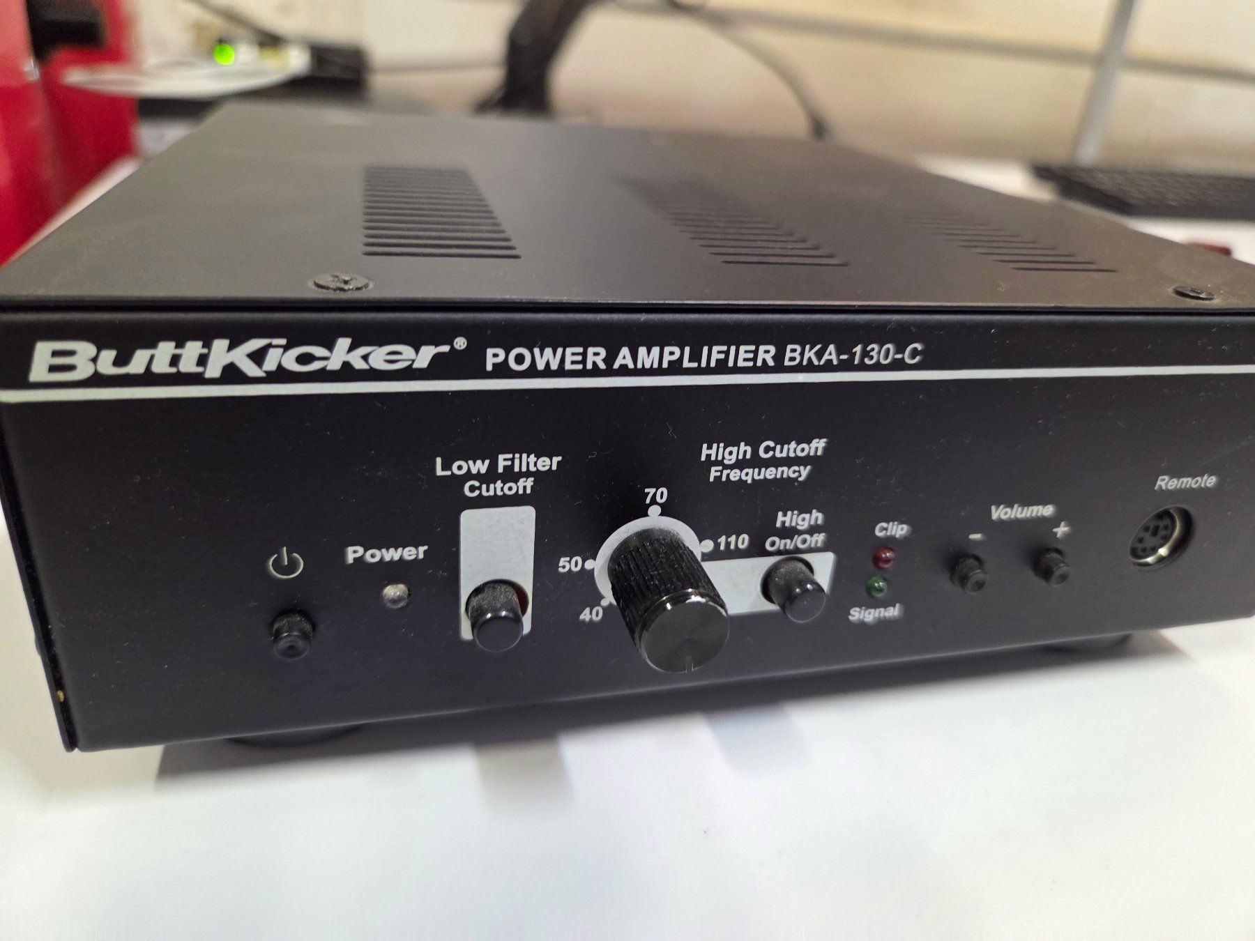 Buttkicker Amplificatori: Buttkicker BKA-130-C – Usato da Baden venduto da Myhandy