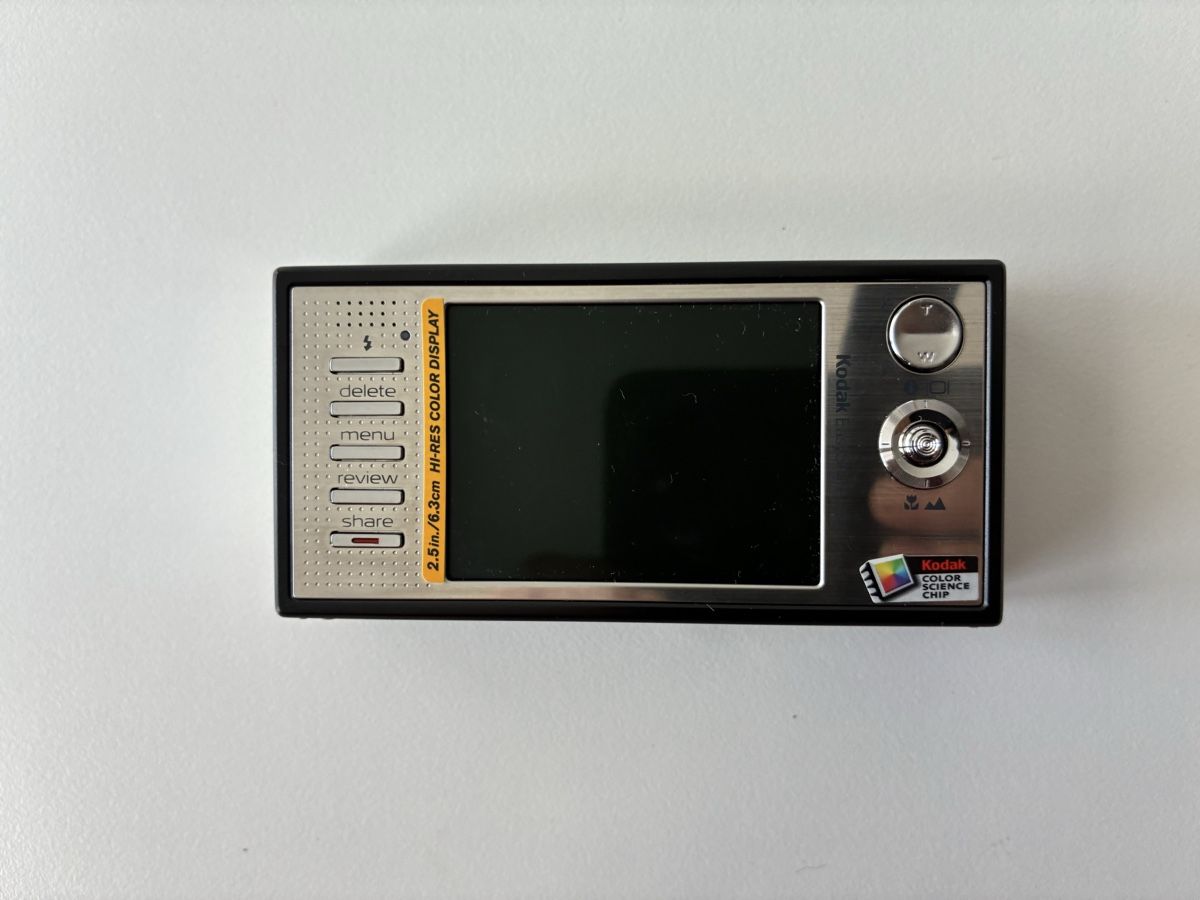 Kodak Fotocamera: Kodak EasyShare v570 aus Hausräumung  – Difettoso da Chur venduto da Knokno199 1