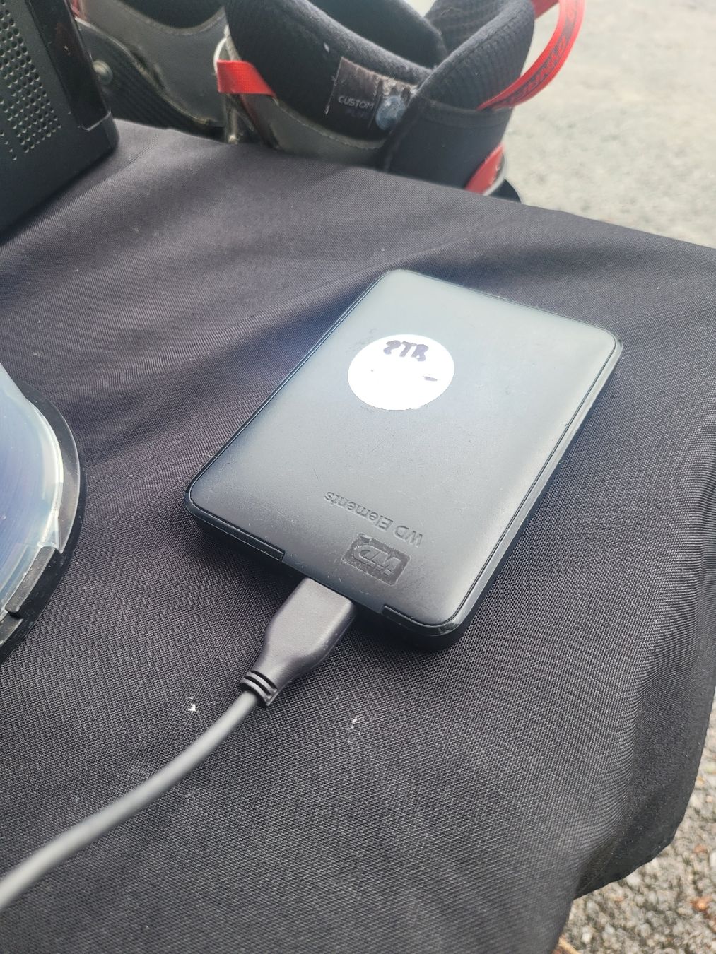Western Digital Harddisks: wd disque externe slim 2tb – Gebraucht aus Flanthey von mic_pf86