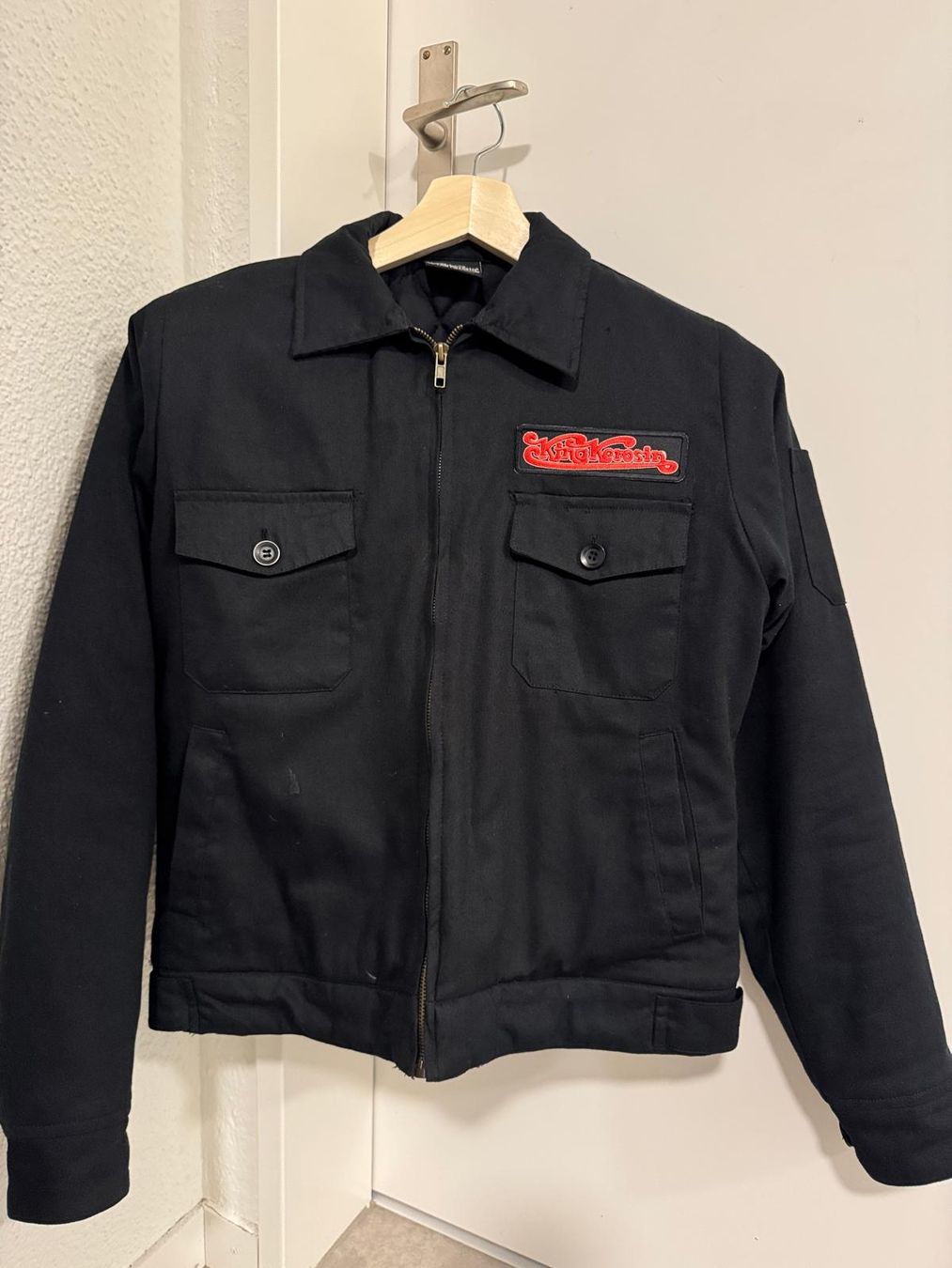 Jacken: King Kerosin oldschool Jacke mit Cherry Print – Gebraucht aus Sempach von Dachkatze