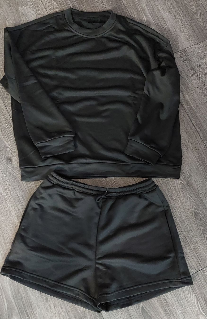 Lotti di vestiti: Schwarzer Lounge-Set, Sweatshirt & Shorts, bequem & s – Nuovo e nell'imballaggio originale da Gwatt (Thun) venduto da Letzte-Chance-III 2