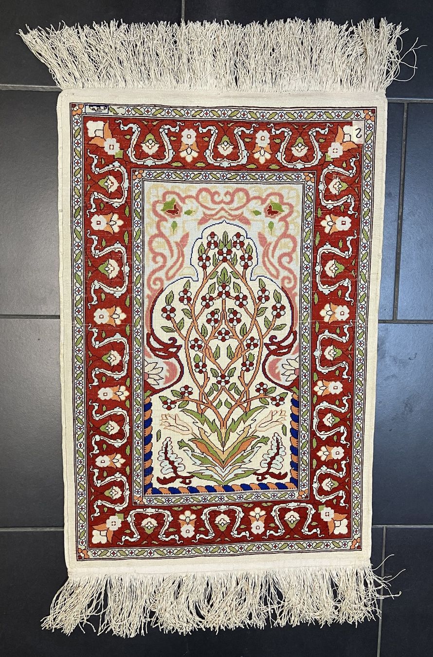 Teppiche: Seidenteppich / Wandteppich – Gebraucht aus Wolfwil von Verbenia 1