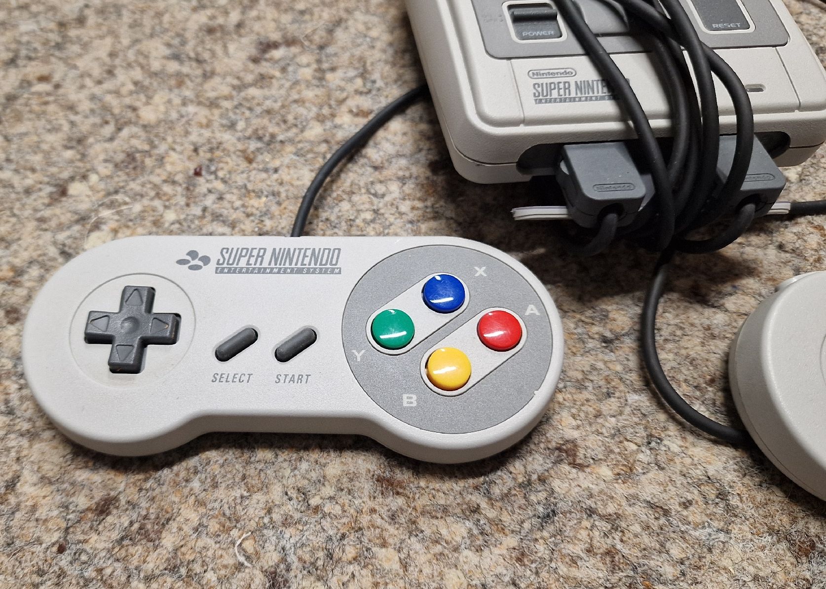 Nintendo Konsolen: Super Nintendo Classic Mini + 2 Controller (SNES MINI) – Gebraucht aus Reinach BL von  1