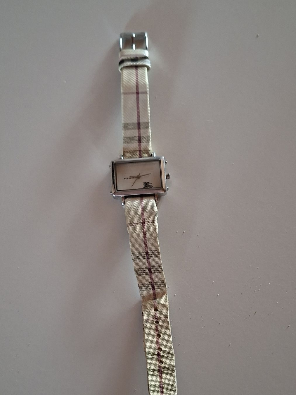 Burberry Uhren: Damen Uhr Burberry  – Gebraucht aus Dietlikon von Asany