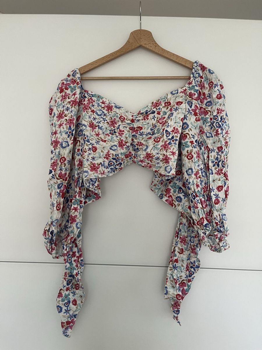 Zara Blusen: Zara Crop Top mit Blumenmuster, Grösse XS – Gebraucht aus Winterthur von nstau