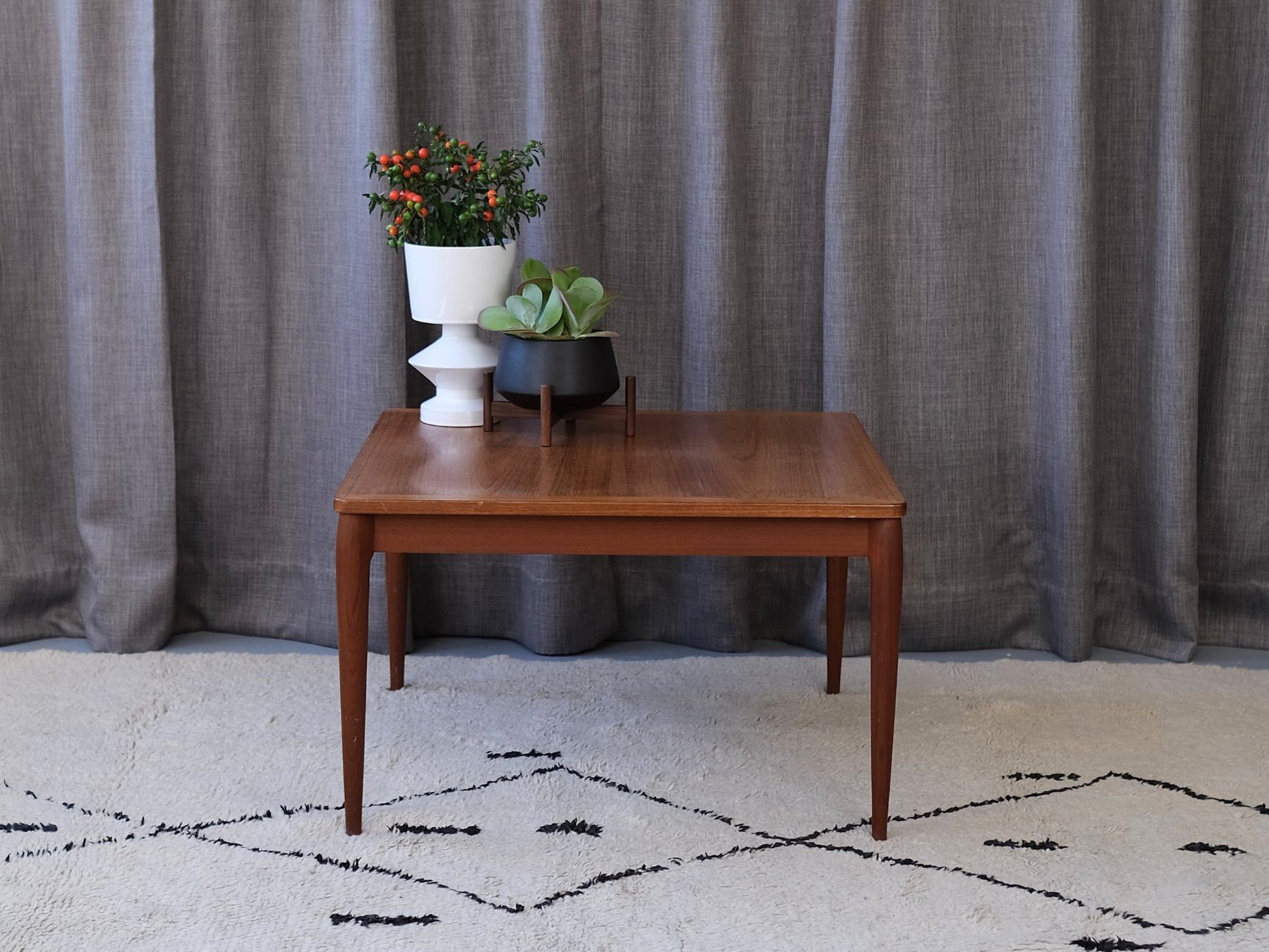 Tavoli: Mid Century Teak side Table, Denmark 1960,s – Usato da Bern venduto da Zmodern_VIN 3